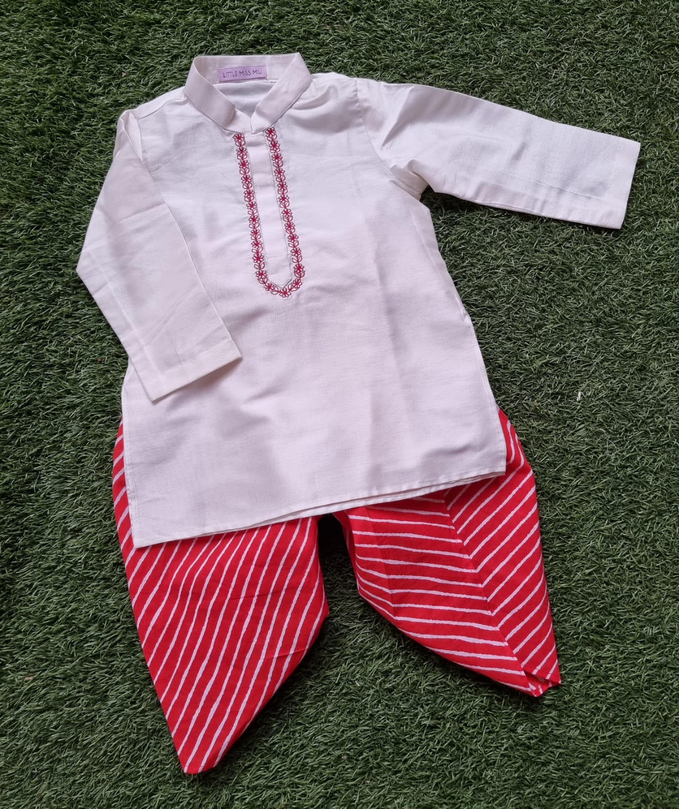 Off white kurta and leheriya dhoti set