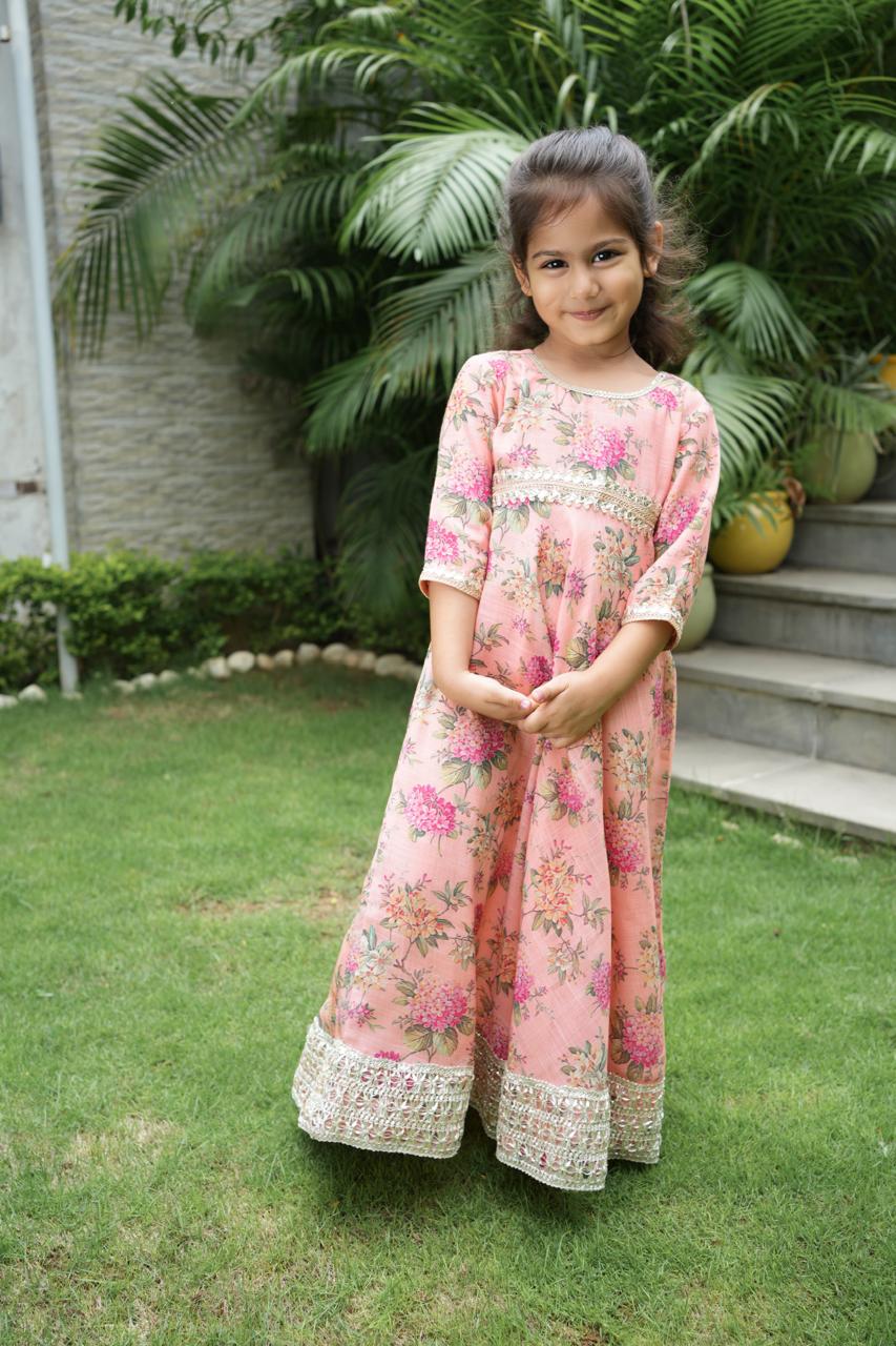 Pretty floral cotton linen gown adorned with laces