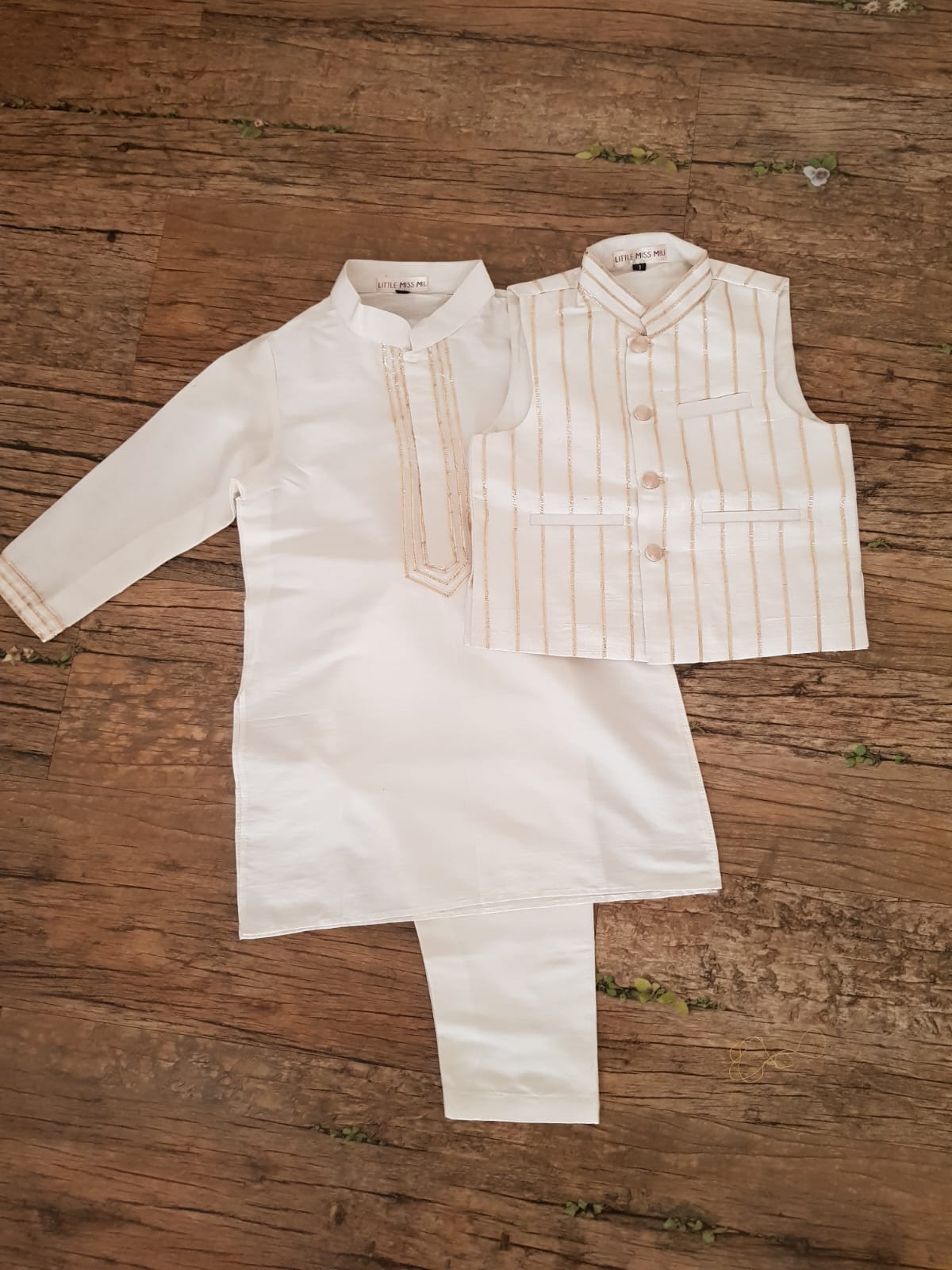 Off white kurta and bandi set