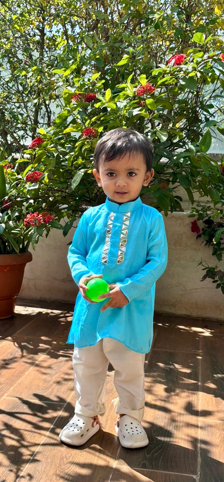 Beaming blue geometrical minor work kurta & white pants set