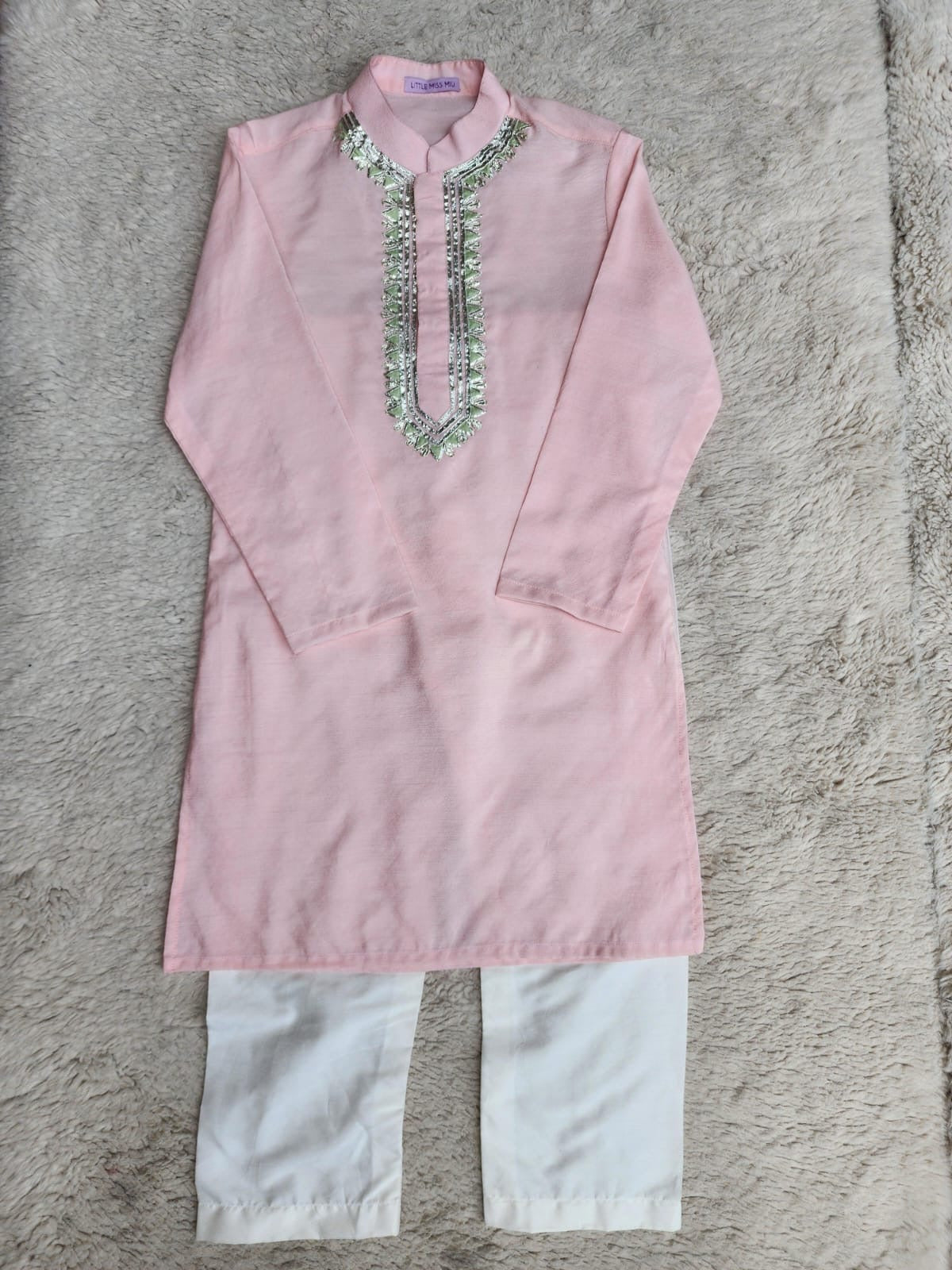 Alluring pink and mint kurta set.
