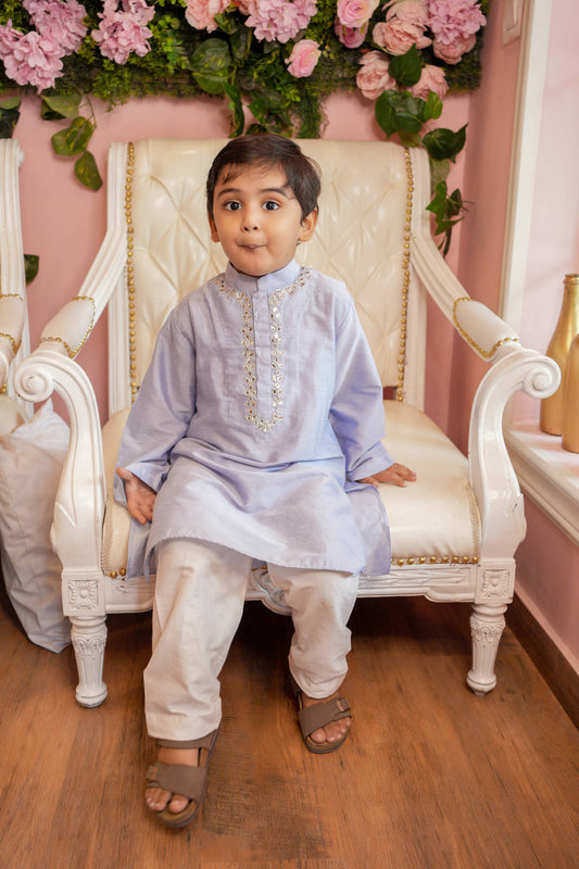 Dapper lavender kurta with intricate minoe leaf work alongwith pants set