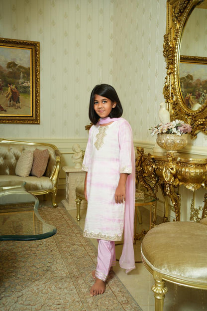 Charming pink tie & dye kurta set